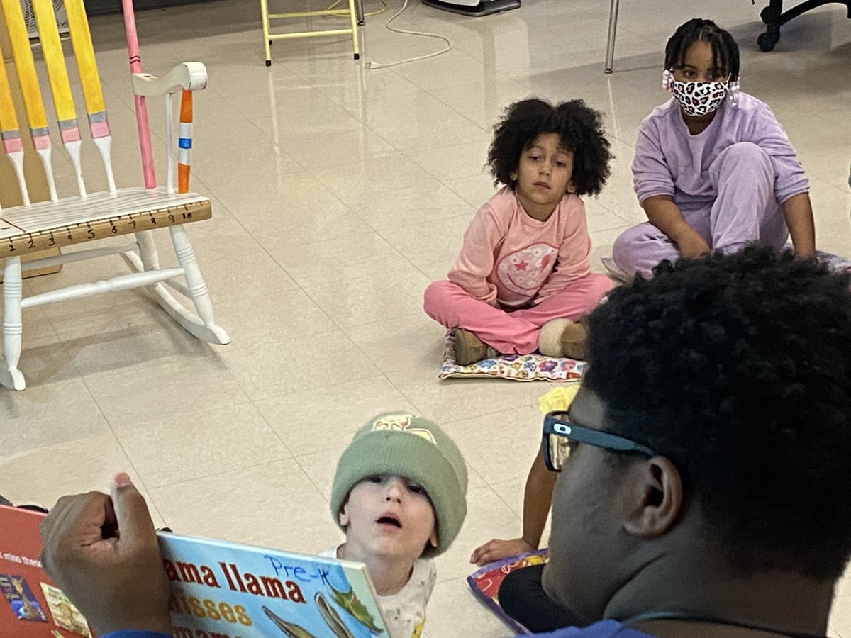 MCHSDurhamTech's tweet image. Members of our We Are Kings/Queens Club read to students @RNHarrisElem. We 💚 our little neighbors on Cooper Street!