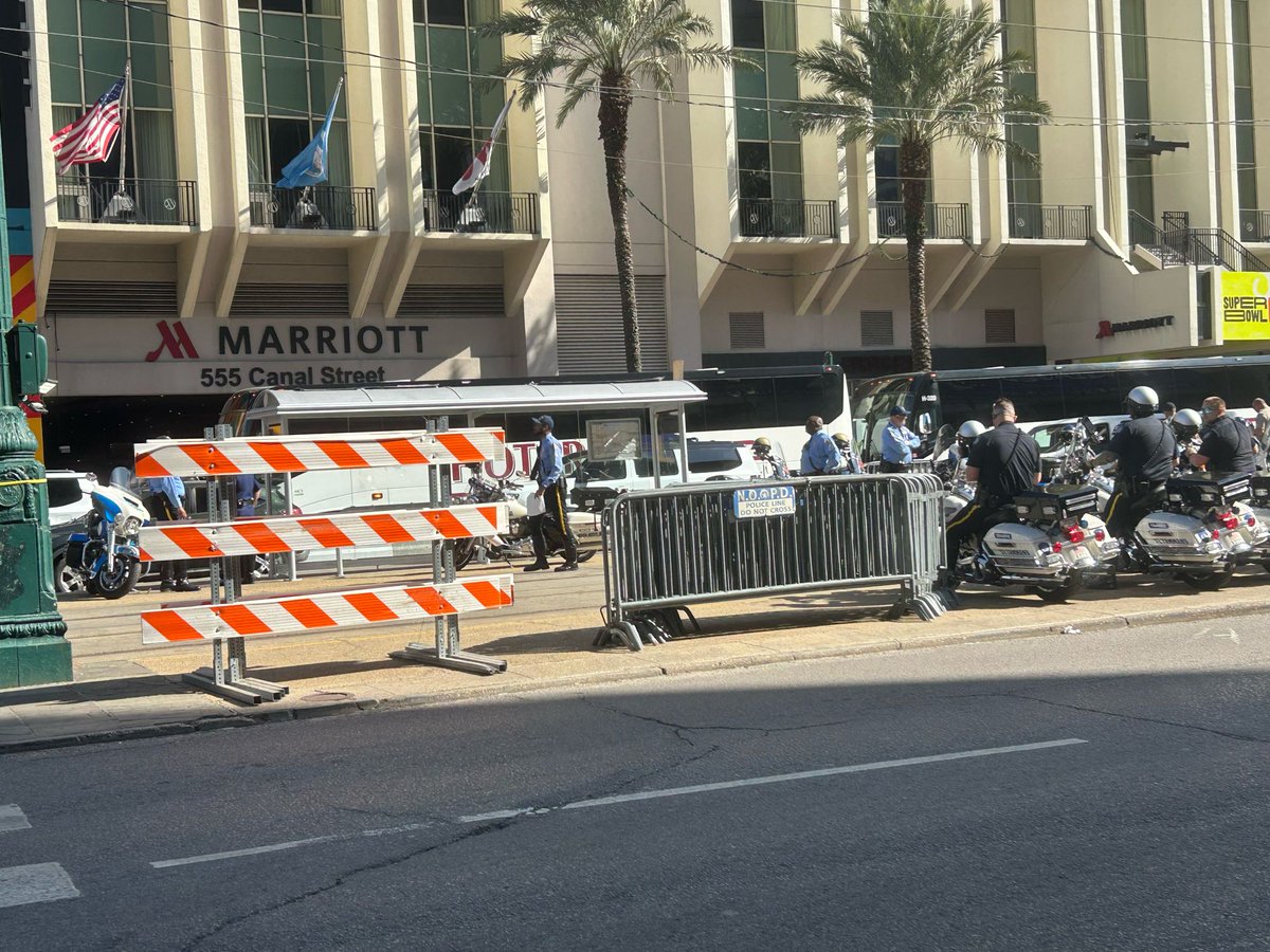 AndrewMarchand's tweet photo. Chiefs buses in New Orleans
#Pleasecredit ๐ #Springtrainingphotoskills๐ https://t.co/F9h72mVBzu