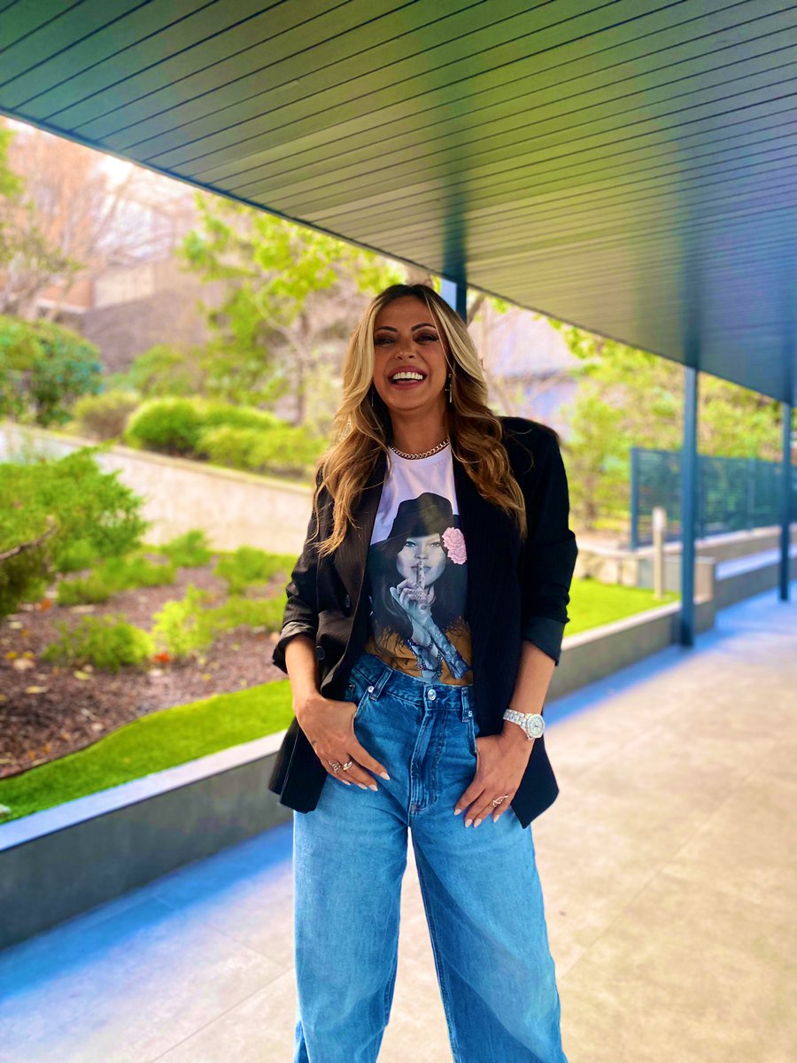 adrivalientetv's tweet photo. Empezamos promo con nuestra querida @MercheOficial. 

Menudo temazo es “Tengo Fe”. Dadle mucho amor en plataformas 💖

¿En directo? Salimos de gira a partir del 22 de febrero en Madrid 🎶

#newsong #music #merche #promo https://t.co/Q62CAgHsBS