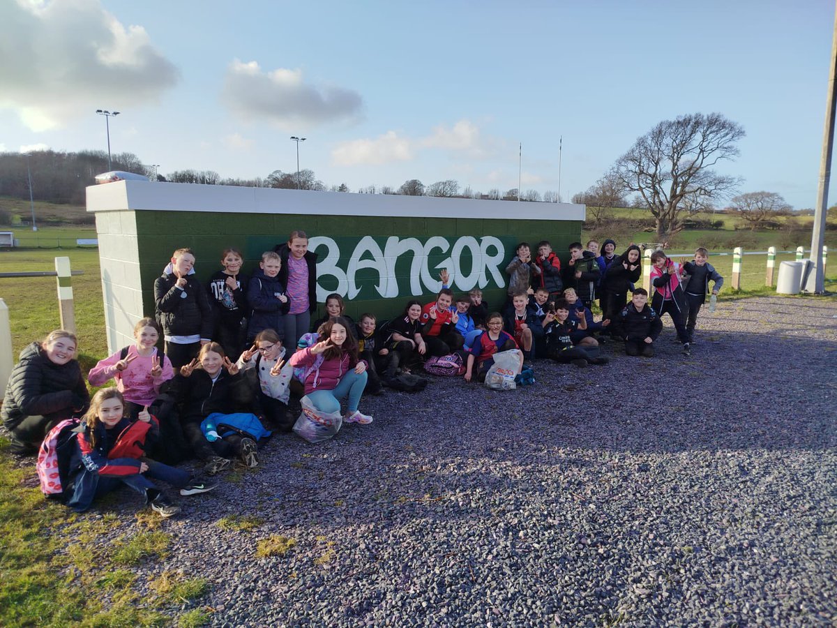 Blwyddyn 5 yn mwynhau diwrnod gwych o rygbi ar gae Clwb Rygbi Bangor. Diolch i Matthew Baston a blwyddyn 10 Ysgol Tryfan am drefnu ac arwain.