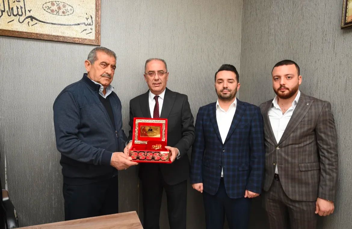6 Şubat'ta yaşadığımız büyük felakette yakınını kaybeden Antakya Belediyesi önceki dönem Meclis Üyesi Sayın Mehmet Gülen'i,  Antakya Belediye Başkanı Sn. İbrahim Naci YAPAR, AK Parti Antakya İlçe  Başkanı Sn. Mustafa BOYACIOĞLU  ile birlikte ziyaret ettik.