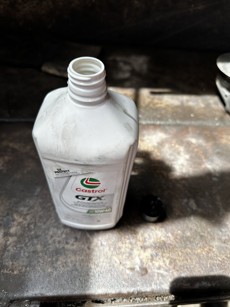 adail_07's tweet photo. Presento queja ante la @sicsuper con la empresa @Castrol colombia donde están vendiendo productos sin sello de seguridad el cual se presta para adulterar el producto de su interior quiero que la @sicsuper haga un investigación a ciertos almacenes que incurren en esta venta. https://t.co/diTOCS2W5P