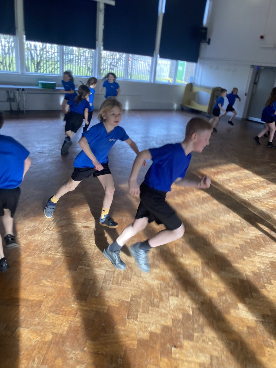 TPAYear3KK's tweet photo. In #TPAPE we looked at defending our opponent, trying to win back possession. We also focused on how we could get away from our defenders, looking at footwork and space. @DeltaTheParks https://t.co/0MNv8FxNZq