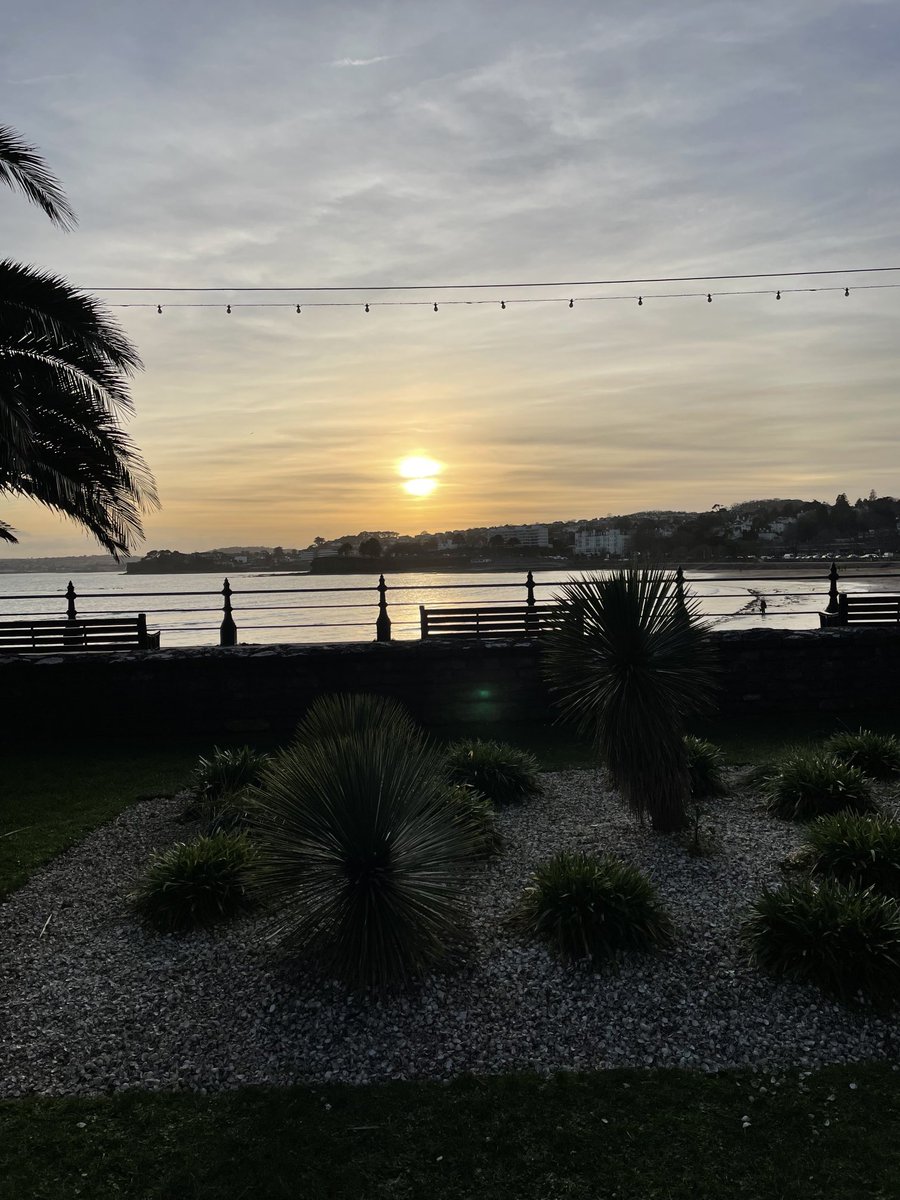 helen21206699's tweet image. Late afternoon #torquay #seafront