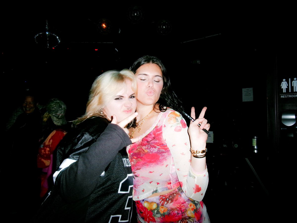what a weekend!!!! aquarius season is feeding my soul ☆︎︎ to recap: goldstar got TWO @applemusic editorial placements (which i cried over), i got to open for legend eva westphal, and i got a group pic of sabrina, billie, and chappell at the grammys on my timeline ♡︎︎