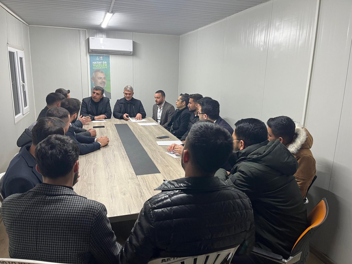 Hatay Milletvekilimiz Sn. Adem YEŞİLDAL, İl Başkanımız Sn. Dr. Mustafa Erdoğan'ın katılımıyla haftalık olağan İlçe Başkanları toplantımızı gerçekleştirdik.

 Gündemdeki konularla ilgili istişarelerde bulunduk.

Toplantımız hayırlara vesile olsun İnşaallah.