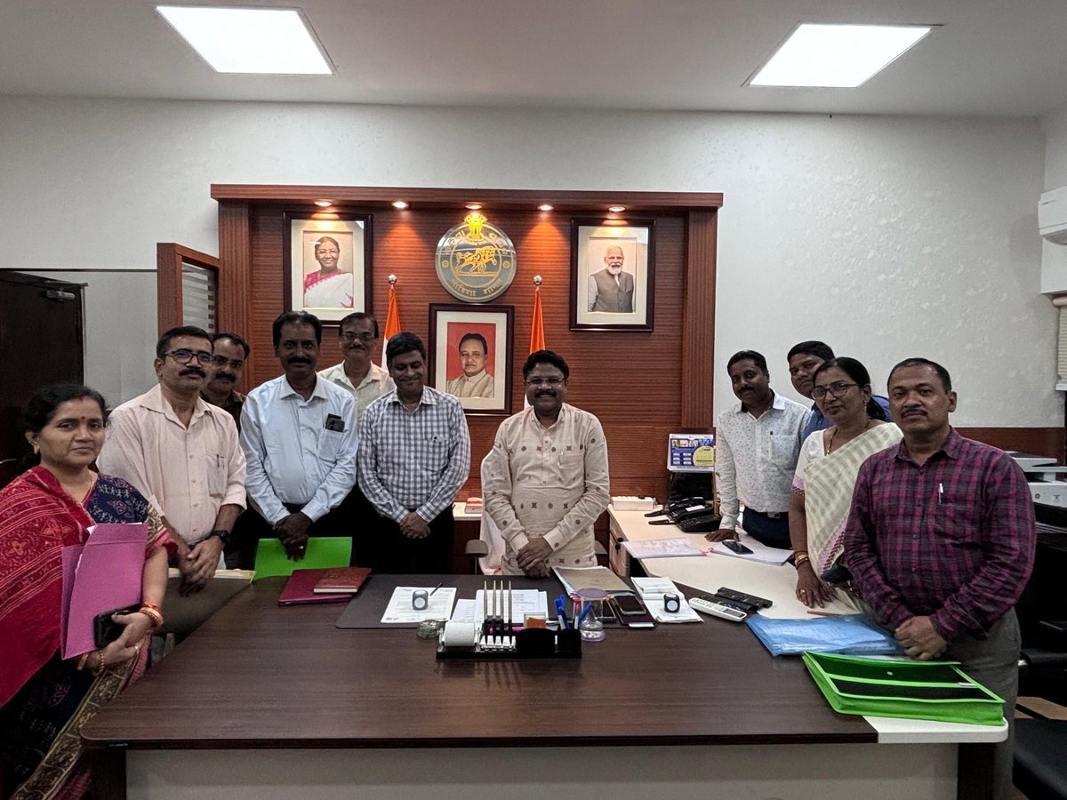 MahalingMukesh's tweet photo. ଆଜି ଲୋକସେବା ଭବନ ସ୍ଥିତ ମୋ କାର୍ଯ୍ୟାଳୟ ଠାରେ ଆୟୁଷ ଡାଇରେକ୍ଟର ଓ ଆୟୁଷ ବିଭାଗ ଅଧିନରେ ଥିବା ରାଜ୍ୟର ୭ଟି ସରକାରୀ ମେଡ଼ିକାଲ କଲେଜ (୩ଟି ଆୟୁର୍ବେଦ କଲେଜ୍ ଓ ୪ଟି ହୋମିଓପାଥି କଲେଜ)ର ଅଧ୍ୟକ୍ଷ ମାନଙ୍କୁ ନେଇ ଏକ ବୈଠକ ଅନୁଷ୍ଠିତ ହୋଇଥିଲା। ଆୟୁଷ ଚିକିତ୍ସା ପଦ୍ଧତିର ପ୍ରଚାର ପ୍ରସାର କରି ଏହାକୁ ଲୋକାଭିମୁଖୀ କରିବାପାଇଁ ଏହି ବୈଠକରେ ଆଲୋଚନା କରାଗଲା |

@MohanMOdisha @dpradhanbjp @CMO_Odisha @BJP4Odisha @moayush