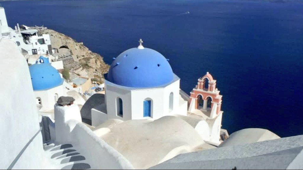 sprocheska's tweet photo. #Santorini 🇬🇷😞😟 https://t.co/F3gyP6lF3s