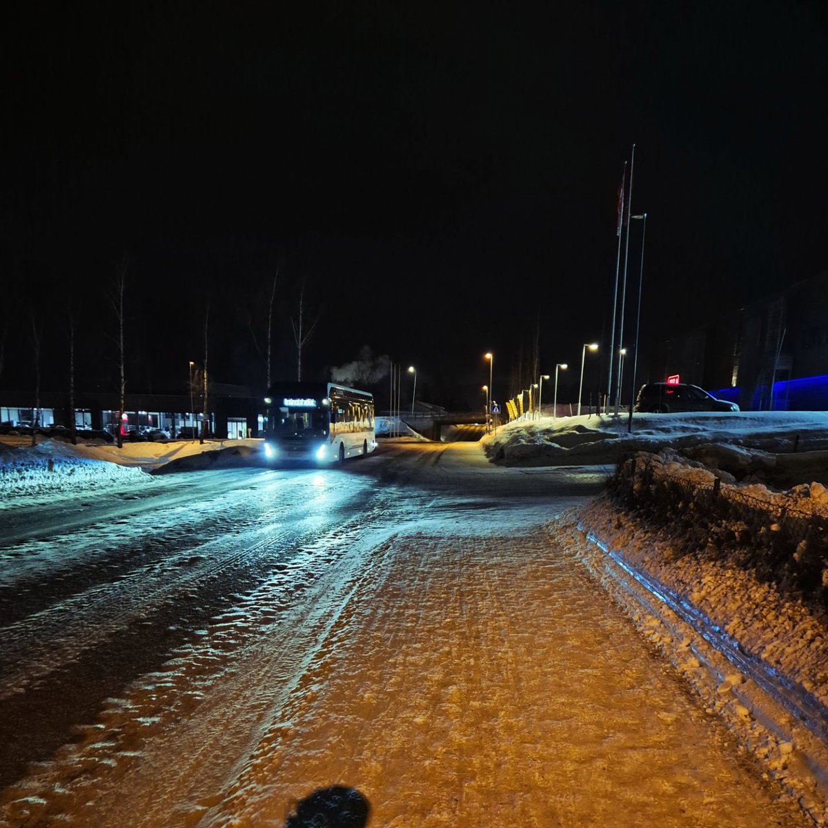 Doramusicana's tweet photo. Road photos from a calm winter day 🌃❄️🚍 #roads #streets #winter #february #freezingcold #calmdays #citylights #daysaregettinglonger #mydailyadventures #myphotoadventures https://t.co/KdSaGW4sqj
