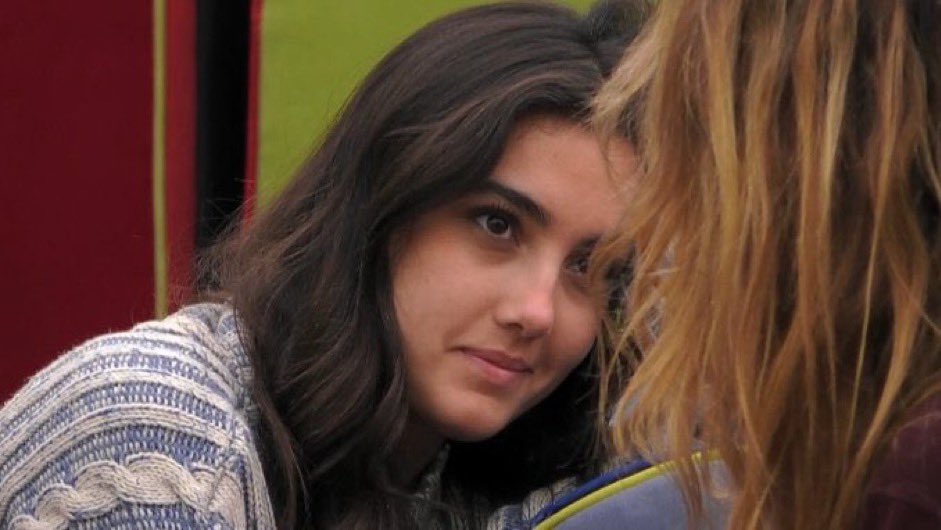 lylasbitch's tweet photo. Pelo menos a Helena não vai precisar se preocupar mais com o olhar na que ela perdeu #zelena https://t.co/ncW7mGtm5C