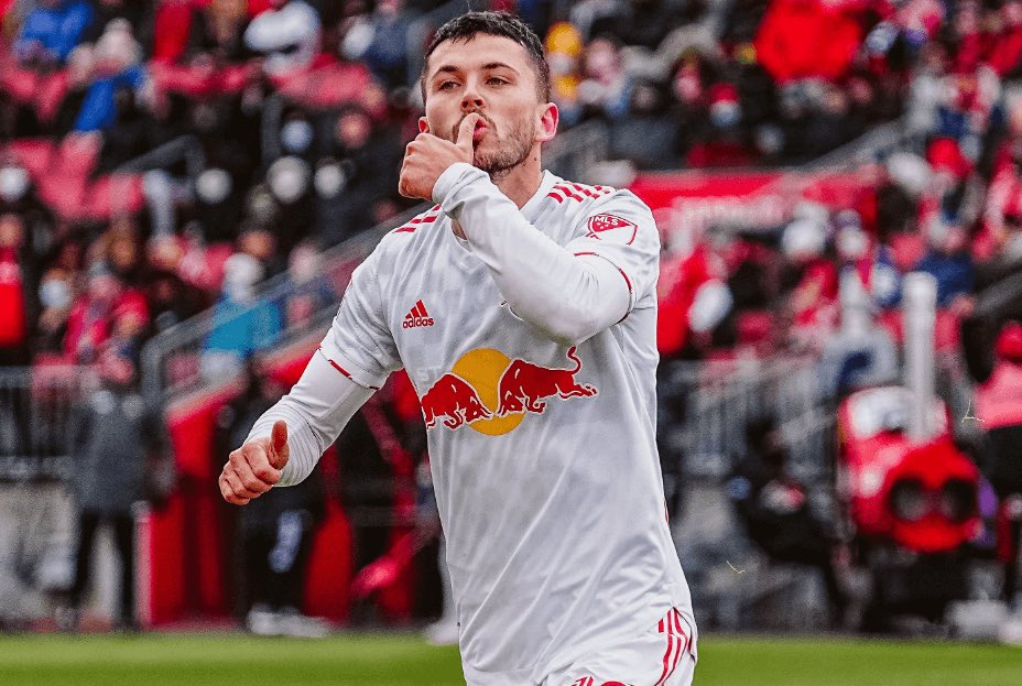 🔴🐂 Sources: The New York Red Bulls have signed forward Lewis Morgan to a contract extension. Deal around max TAM. 

🏴󠁧󠁢󠁳󠁣󠁴󠁿 Morgan wanted to stay and pledge future to the club despite interest elsewhere