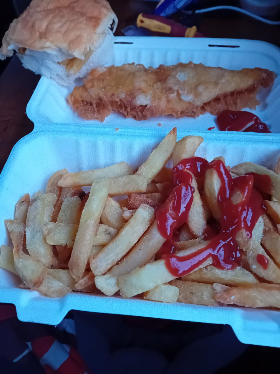 TheLengthsman's tweet image. #Chippytea and cheese top chip butty -£9
#Garstang