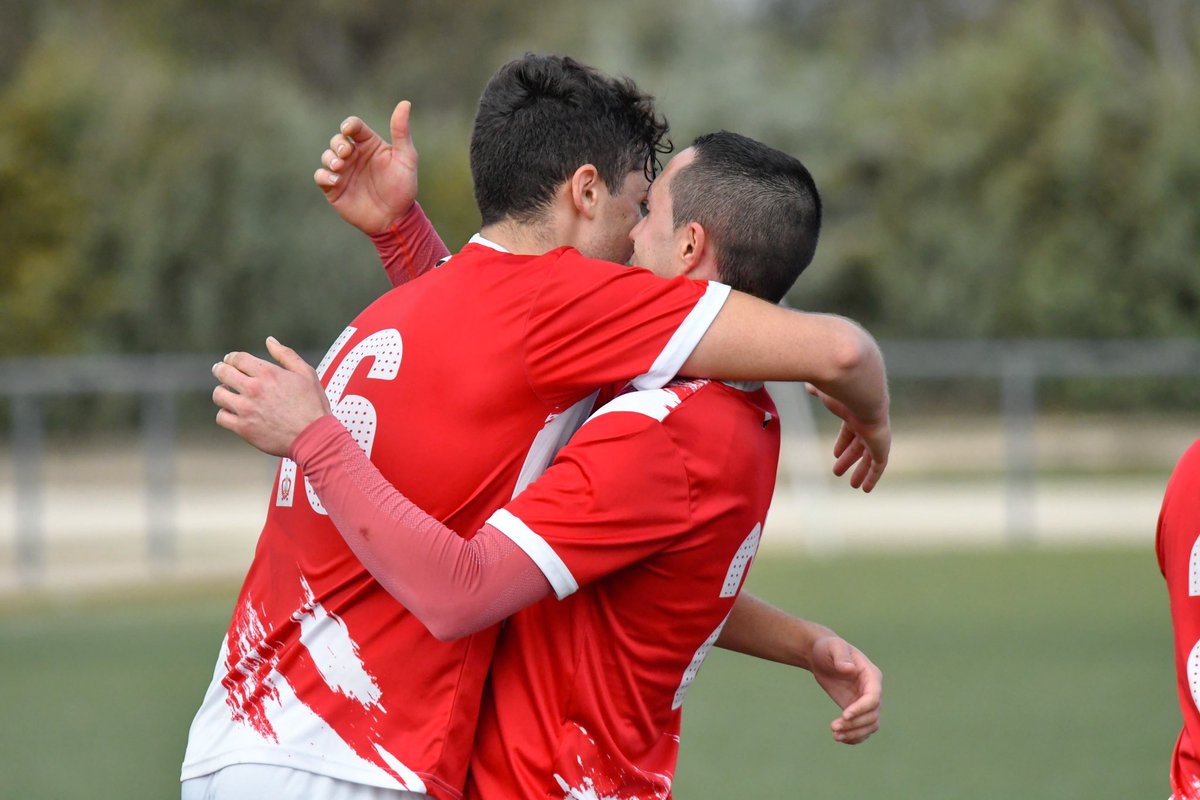 CFCAMPANARIO's tweet photo. Un gol que une al equipo  ❤️

#vamoscampa🔴🔴 https://t.co/1eRPEFgCDt