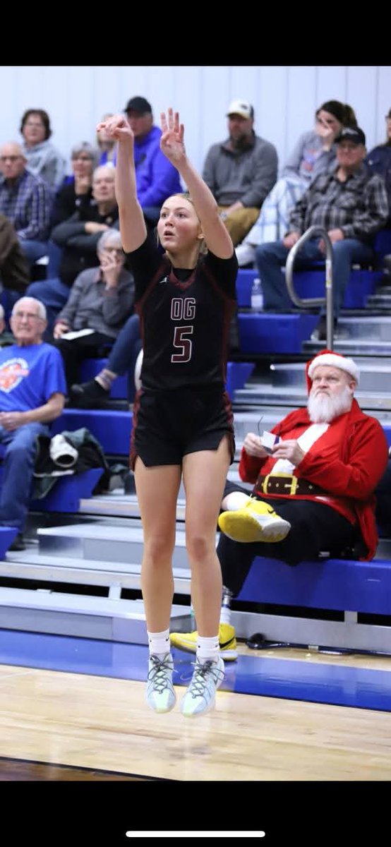 BLASTTOTHEPAST8's tweet photo. 🚨GIRLS BBALL SPOTLIGHT!!!🚨
  ⛹️‍♀️🏀⛹️‍♀️🏀⛹️‍♀️🏀⛹️‍♀️🏀⛹️‍♀️🏀⛹️‍♀️🏀⛹️‍♀️

SOPHIE GEIGER-FARGO OAK GROVE

Grade: Junior

Parents: Kelly &amp; Jill

Siblings: Josie &amp; Lincoln

Favorite Athlete: Katie Dinnebier-Drake University 
******************************************* https://t.co/AHk97PZCPG