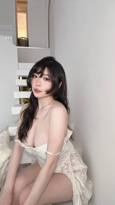click 4 thighs https://t.co/hwtWmQTw3x