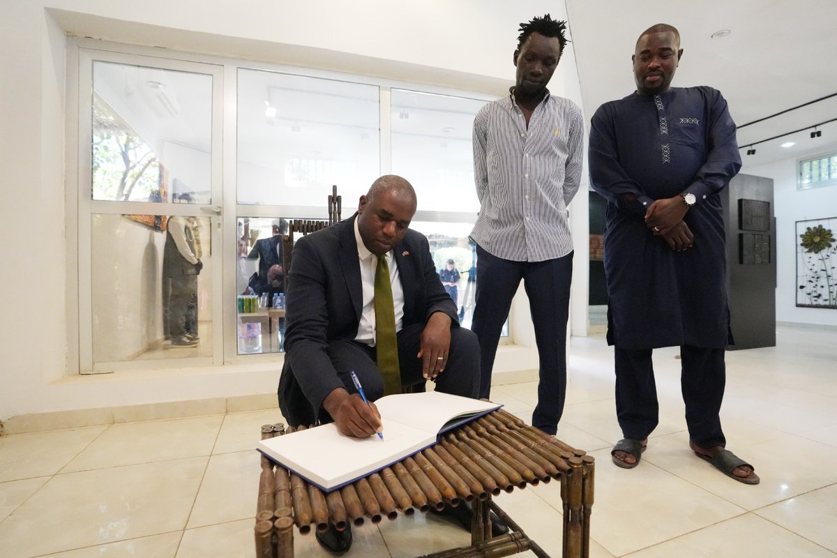 UKinChad's tweet photo. Retour en image sur la visite du Très Honorable @DavidLammy à la Gallérie Doff à N'Djamena, découvrant le talent incroyable des artistes du pays Sao. Une plongée dans l'art et la culture tchadienne ! 🇹🇩

#GoFarGoTogether https://t.co/Ccqs35gGc4
