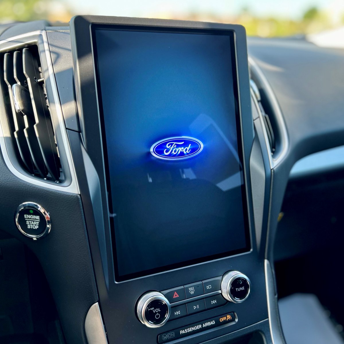 MikeDorianFord's tweet photo. Only 2 2024 Edges left in stock!🚨 Lease one today for $389 / month for 36 months.😏 Don’t miss your chance to save big and drive yours home today! 🚗💨

View our special here: https://t.co/VeyYAdlhy9

#Ford #DorianDeal #LimitedStock #FordEdge #metrodetroit https://t.co/utxtRm4yU9