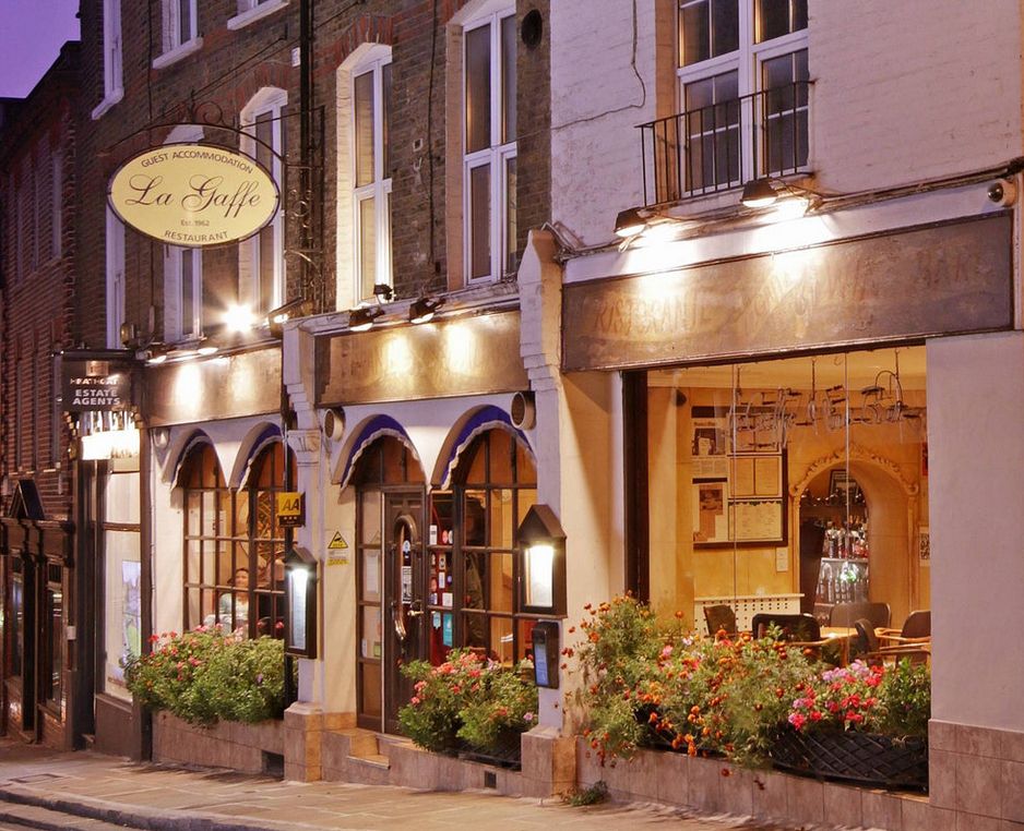 aroundaboutbrit's tweet image. La Gaffe in Hampstead is an outstanding restaurant with rooms that has been a destination since 1962.

🛏 Bed &amp;amp; Breakfast
aroundaboutbritain.co.uk/London/9676

#LaGaffe #Hampstead #London #ItalianCuisine #FamilyRun #HampsteadVillage #FoodieHeaven #FamilyFriendly #BedAndBreakfast #BAndB #BnB