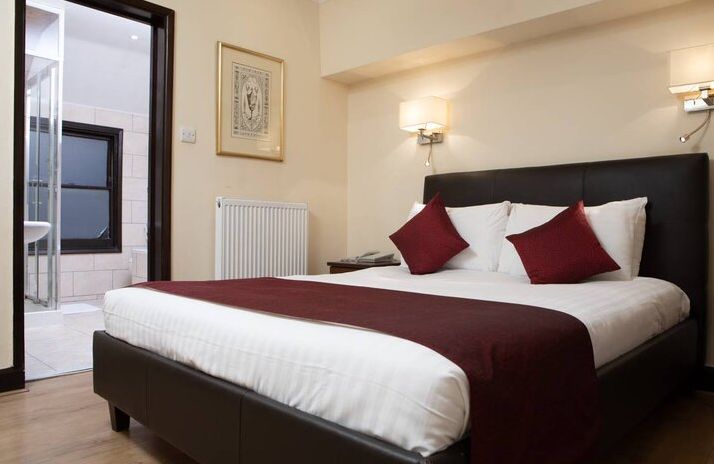 aroundaboutbrit's tweet image. La Gaffe in Hampstead is an outstanding restaurant with rooms that has been a destination since 1962.

🛏 Bed &amp;amp; Breakfast
aroundaboutbritain.co.uk/London/9676

#LaGaffe #Hampstead #London #ItalianCuisine #FamilyRun #HampsteadVillage #FoodieHeaven #FamilyFriendly #BedAndBreakfast #BAndB #BnB