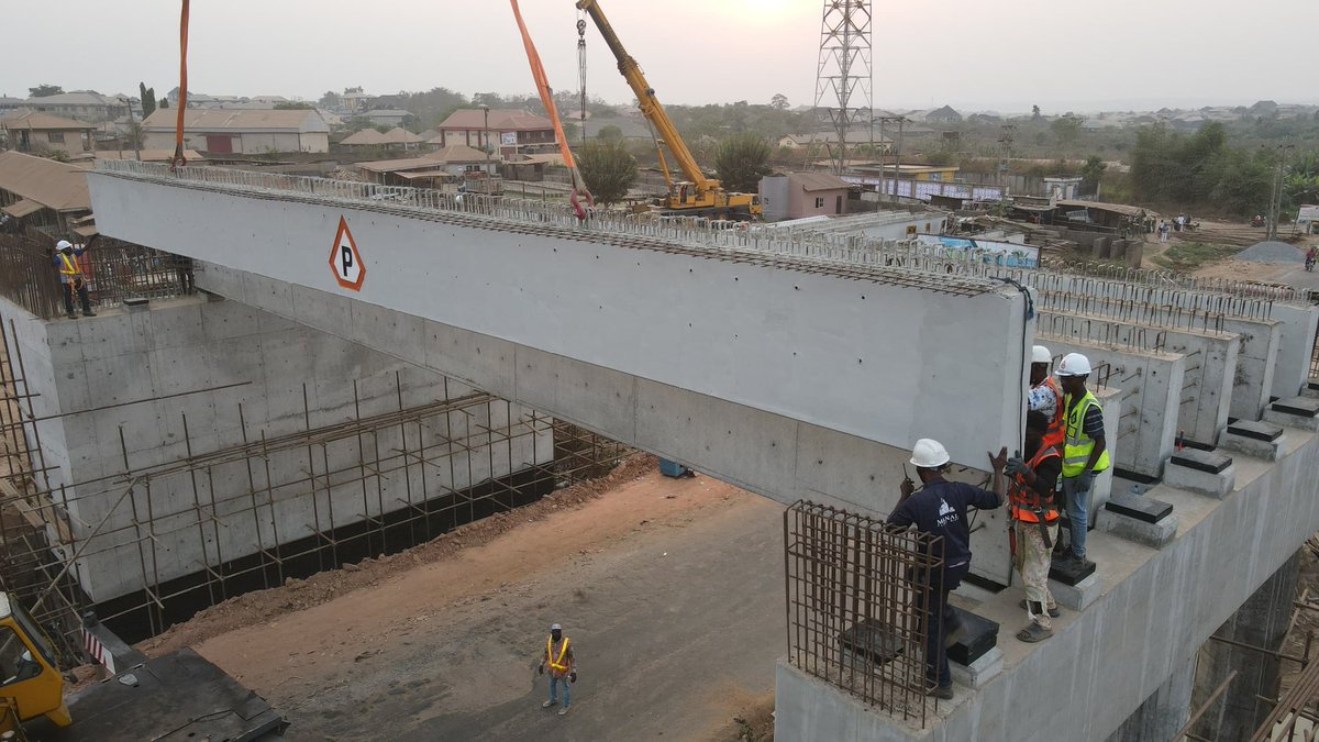 PeculiarLimited's tweet photo. Once again, Precision in action! 
Our team executing the precise placement of cross beams at Ajia Site, ensuring structural integrity and stability.
#Beam #bridges #peculiarultimateconcerns https://t.co/ECRJtTmjwO