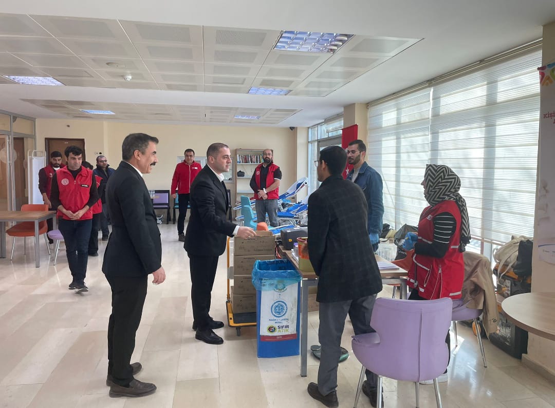 Kızılay İl Şube Başkanlığı ile beraber düzenledigimiz kan bağışı kampanyasına destek veren ve kan bağışında bulunan Kaymakamımız Sn Musa AYDEMİRe teşekkür ederiz.
#Candanbağlıyız
<a href="/OA_BAK/">Dr. Osman Aşkın Bak</a> 
<a href="/gencliksporbak/">Gençlik ve Spor Bakanlığı 🇹🇷</a>