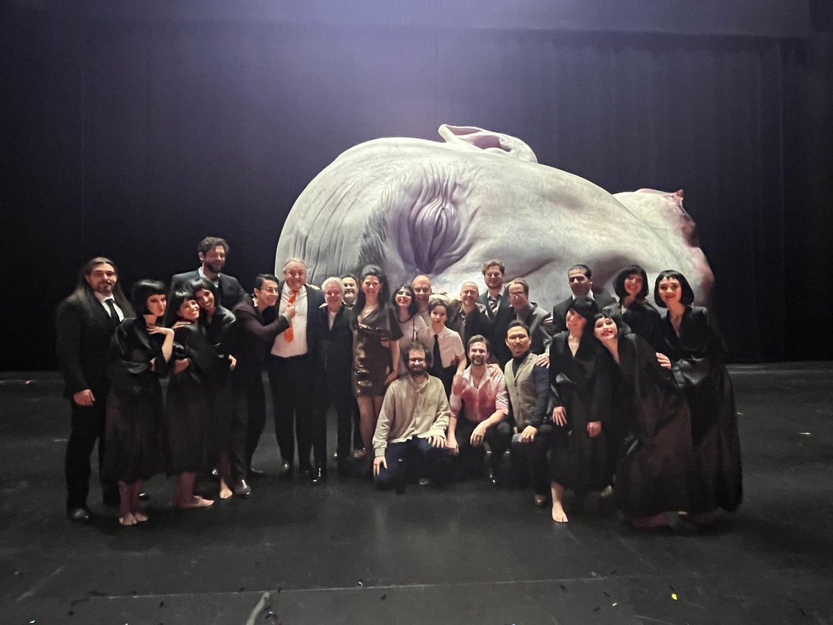 The happy Salome team after the final performance at the <a href="/GrandTheatreGE/">Grand Théâtre de Genève</a> last night. Great cast, thanks everyone!