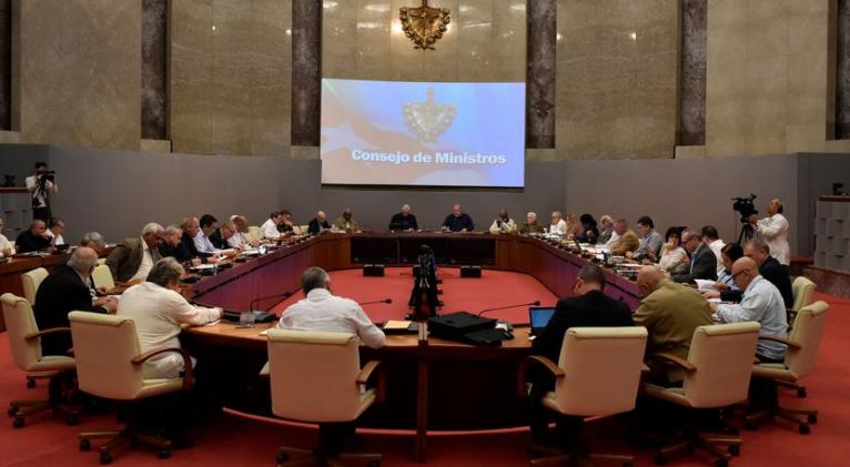 Como un “tema transversal, que recoge todas las esencias y políticas de la vida económica y social del país”, definió el miembro del Buró Político y 1er Ministro <a href="/MMarreroCruz/">Manuel Marrero Cruz</a>, el Programa de Gob para corregir distorsiones y reimpulsar la economía durante el año 2025.
#UJCdeCuba