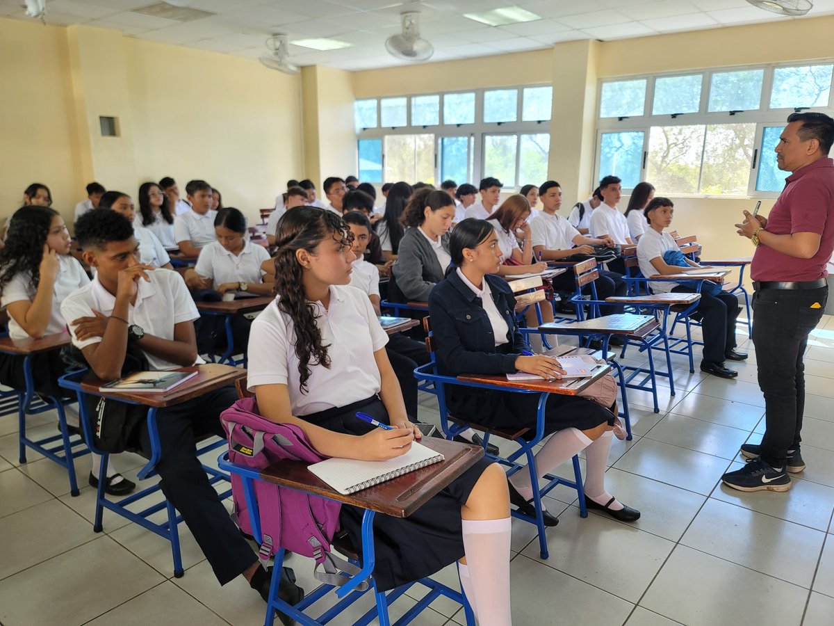 CentroTec_JDMR's tweet photo. Docentes guías del Centro Tecnológico Juan de Dios Muñoz Reyes desde las aulas de clases junto a estudiantes Técnicos de Bachillerato, Técnico General y Especialista brindando la introducción y orientaciones para el buen inicio del Año Lectivo 2025
#TecJDMR
#SoyTecNicaragua https://t.co/j9pJtjGuEJ