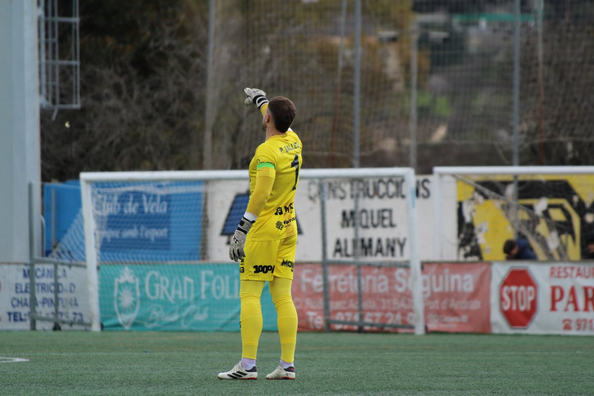 ⛔ Recuperem la #POLteria a 0️⃣ 

🧤 Parada decisiva de <a href="/Balleste1/">Pol Ballesté López</a>

⚔️ Excel·lent treball defensiu 

🚧 La casa es comença pels fonaments! 

#AndratxOlot #2RFEF3 #TornemAmbTu 
(📸 Javi Socias)