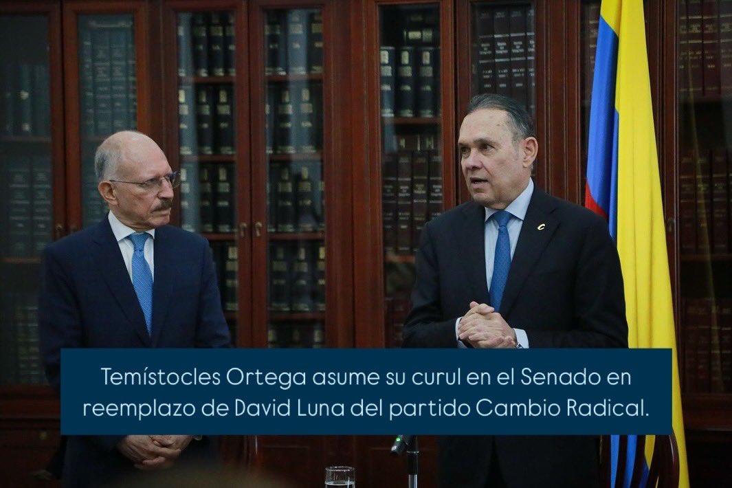 CCongresoCol's tweet photo. 🔵 #NewsCongreso | Temístocles Ortega asume su curul en el @SenadoGovCo, representando al partido Cambio Radical. #CongresoCol https://t.co/UFl2DmB5q6