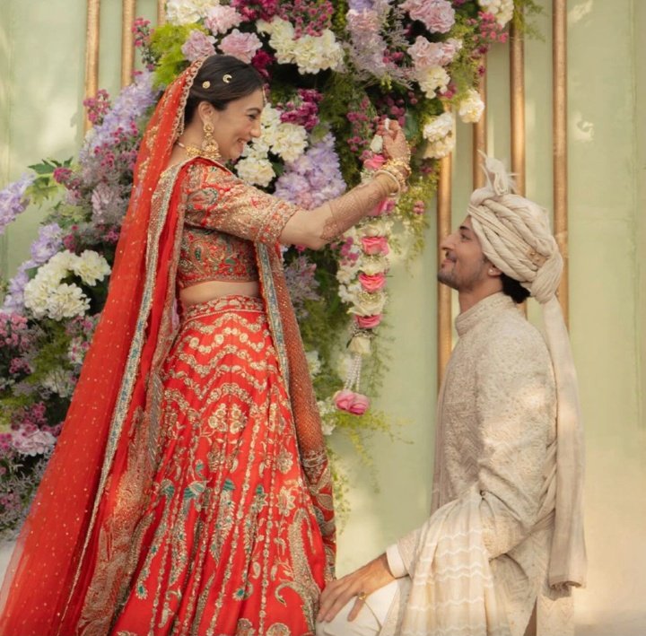 Jhuk gaya main sajde mein tune jab palkein jhap kayi