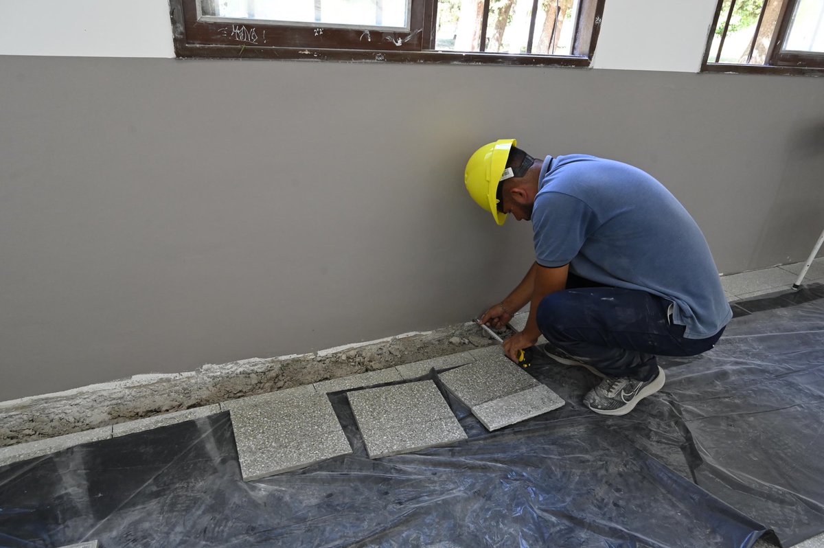 Hoy junto con el intendente de La Plata <a href="/Jul_Alak/">JHcamomine</a> visitamos las obras de la Escuela de Educación Agraria N° 1 en la localidad de Abasto. Asistieron el director de Educación Agraria <a href="/geriberchi/">Gerardo Berchi</a> , autoridades distritales y provinciales, y la directora de la escuela María Wol.