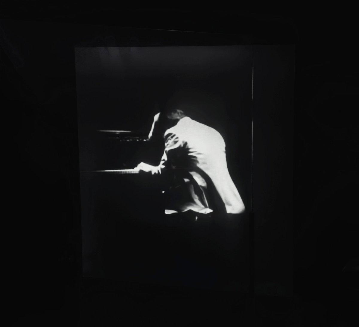 AmVp4d's tweet photo. 坂本龍一｜音を視る 時を聴く https://t.co/xcssKGWXWC