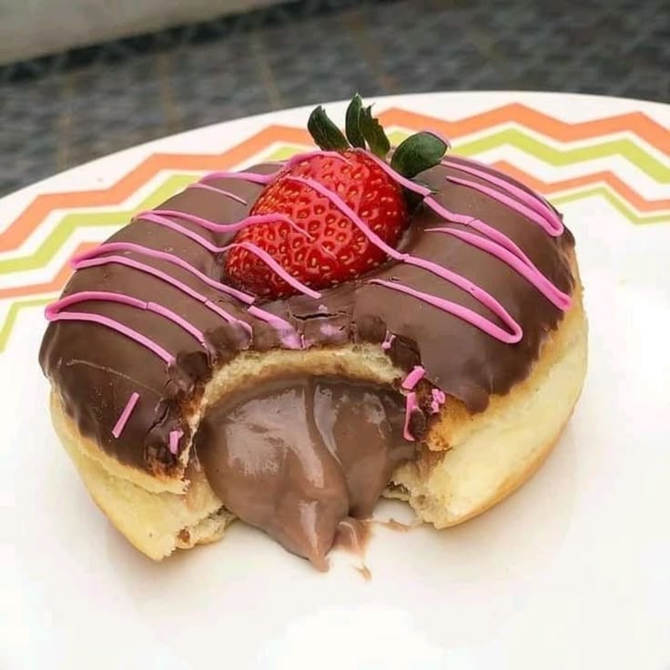daily_dolce's tweet photo. Jam or chocolate filling? 🍩💗 https://t.co/4tUTbY88Yv