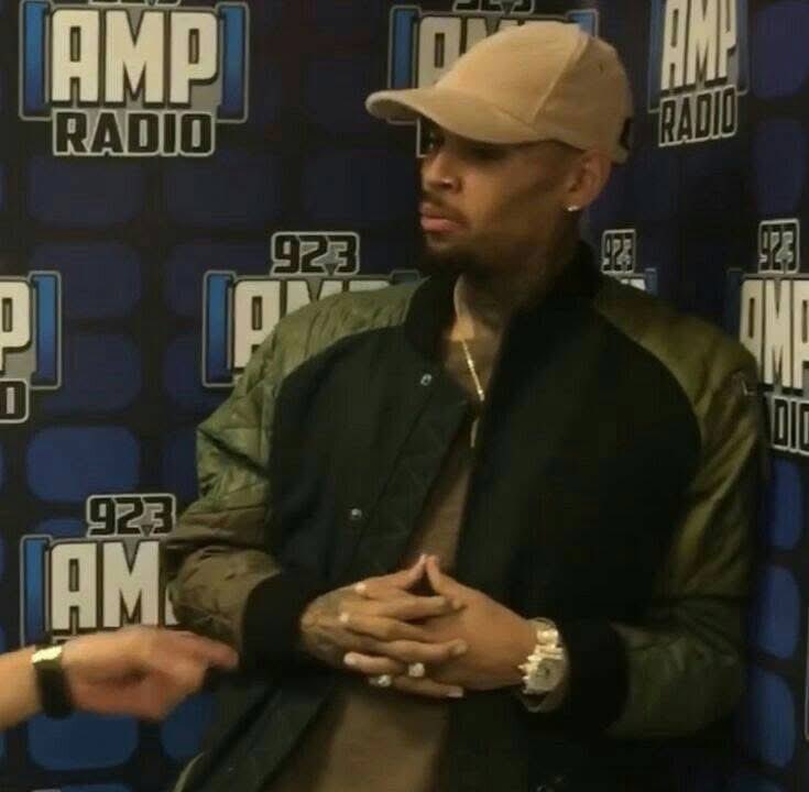 Carolinas_942's tweet image. Me listening to your sad story before I tell you that I don’t have money 😭