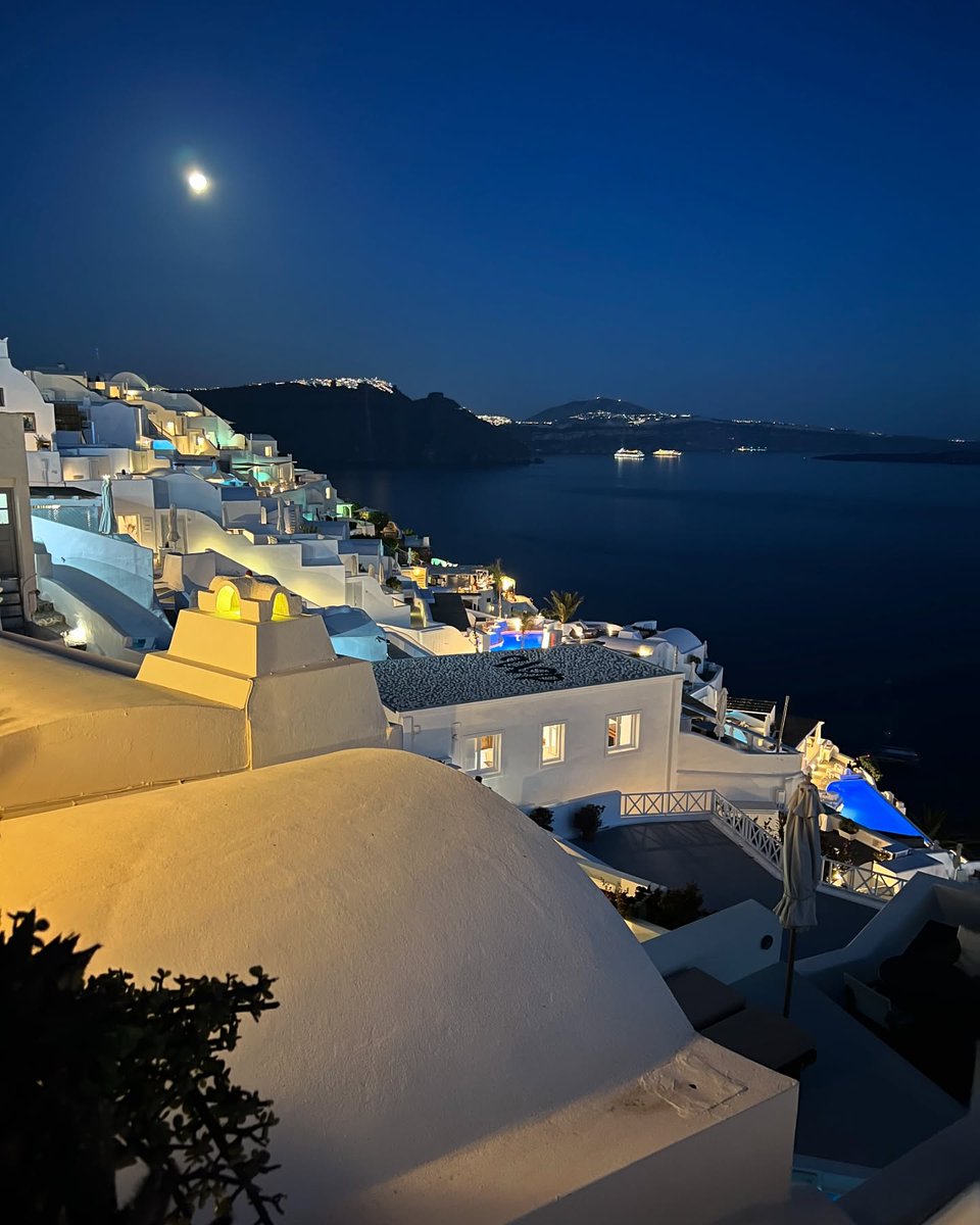 GreekPictures's tweet photo. #Santorini is in our thoughts.. 🇬🇷
📷 _calla.gage_ https://t.co/ru8MYsSe9g