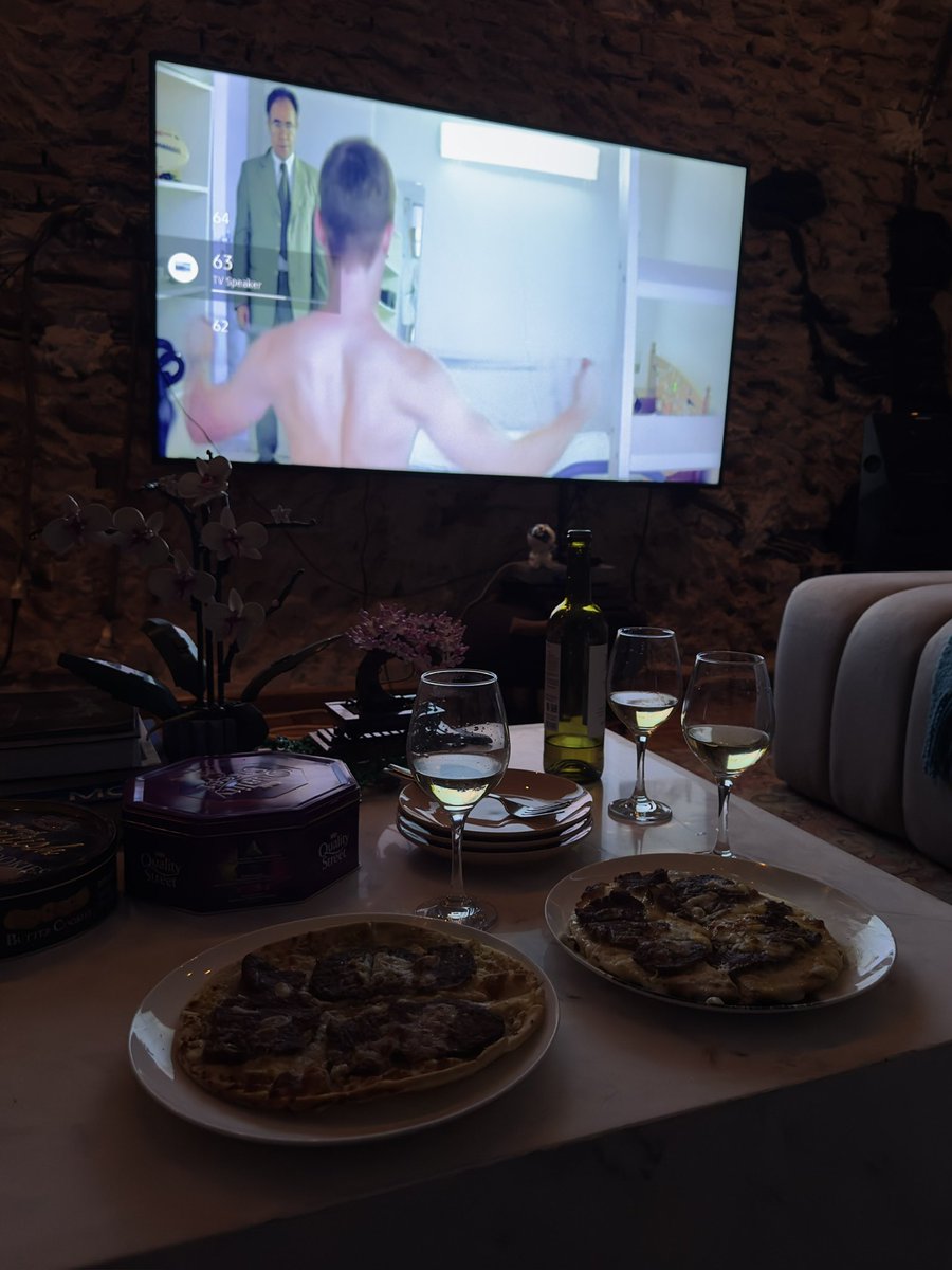 تركيب شراب و پيتزا و فيلم >>