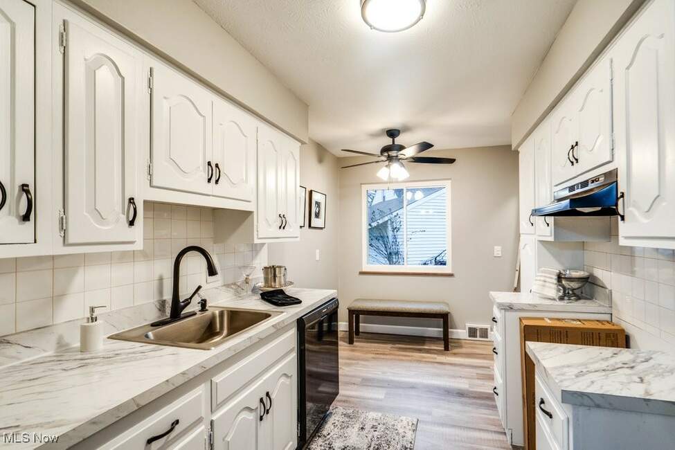 MichaelKaimTeam's tweet photo. 🔥🔥🚨HOT RANCH #NEWLISTING 🚨🔥🔥
29972 Regent Road, Wickliffe
3 BD, 2 BA
0.11 ACRES🌳
💰$199,900
https://t.co/dwH5Jl0YWm
☎️Michael Kaim 440-796-0425
#themichaelkaimteam #kaimteam #onereal #clevelandrealestate #realestate #justlisted #homesweethome #homeforsale https://t.co/BRYw5OG7gW