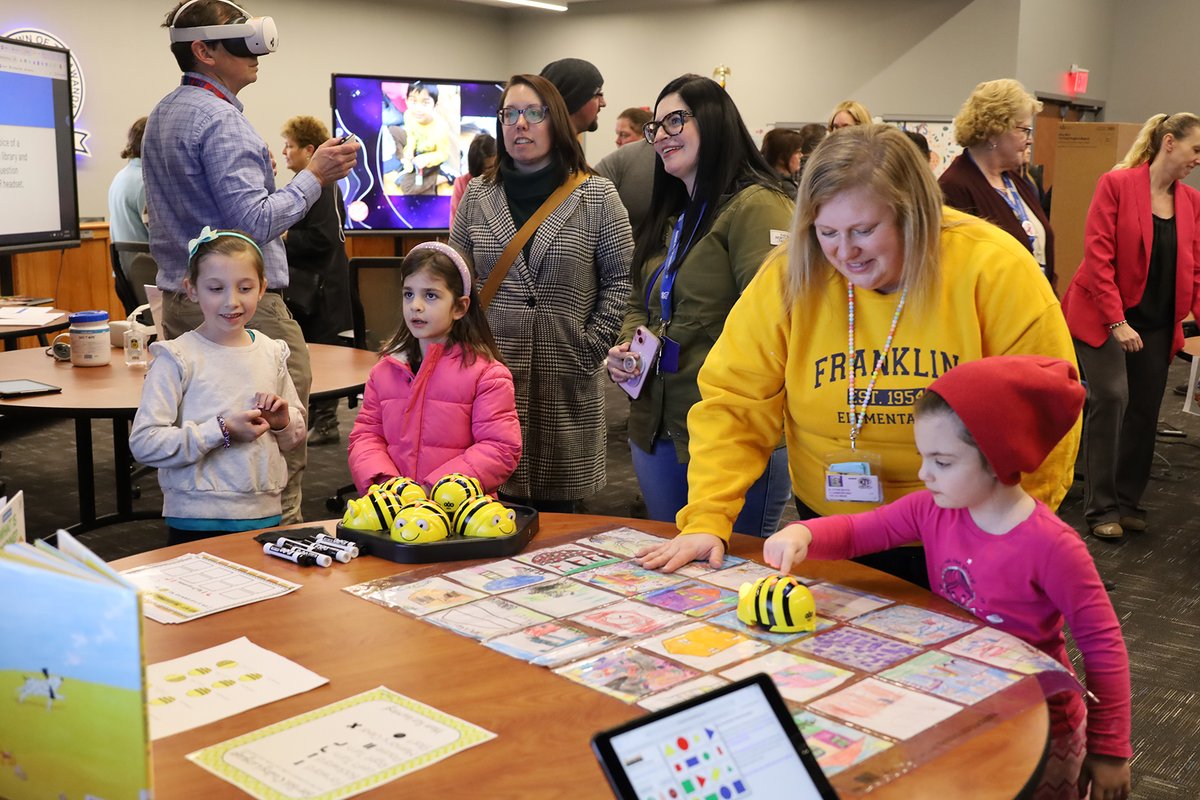 We were proud to see 13 educators present at last week's Future Ready Project Showcase! Educators spent weeks developing innovative new instructional activities incorporating tech, engineering, or computer science topics to inspire students to become "future ready."