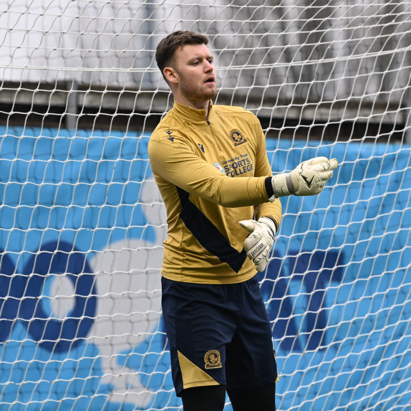 Rovers's tweet photo. 📰 Goalkeeper Joe Hilton has completed a permanent move to League Two side Bradford City for an undisclosed fee.

We would like to thank @joehilton0101 for his service to the club and we wish him well in his future career.

#Rovers 🔵⚪️