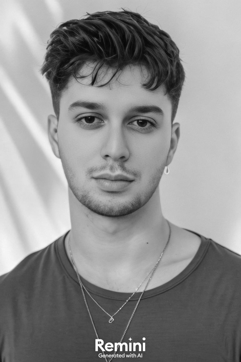 andrewbarb7's tweet image. È normale innamorarsi di se stessi tramite AI? #ai #remini