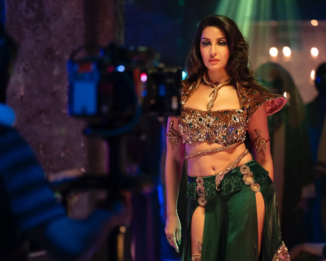 shhhreya_'s tweet image. Nora Fatehi unveils behind-the-scenes moments with #JasonDerulo from #Snake 🔥

#NoraFatehi