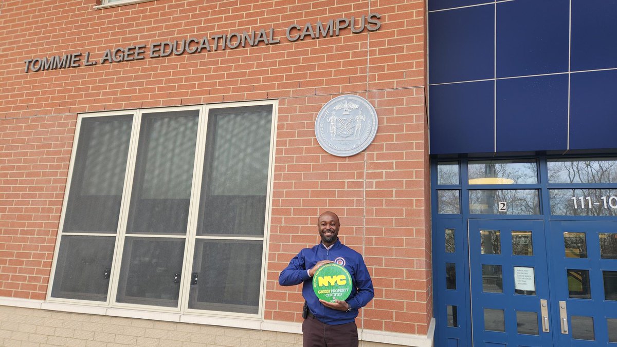 NYCOER's tweet photo. Proud to present the Tommie Agee Educational Campus in East Elmhurst with a #NYCGreenPropertyplaque!  @NYC_SCA completed the #NYCVoluntaryCleanupProgram, and the school is one of the environmentally safest places to study &amp; work in NYC.  @NYCSchools @QMs419 https://t.co/fN0epep69g