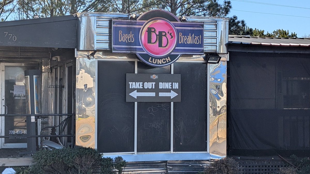 PhotoZorn_TV's tweet image. .#New: we spoke to the owner of BB's Bagels on McFarland Pkwy in #Alpharetta #Georgia they had fire break out in the kitchen. The community has reached out to support the family. @TylerFingert has details on @FOX5Atlanta