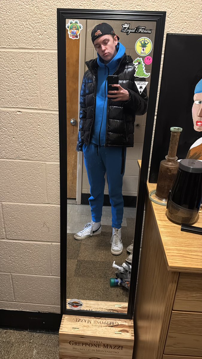 MasterRyan73479's tweet photo. I expect to see sends while im in my classes today boys. https://t.co/V3pAjBAsYx