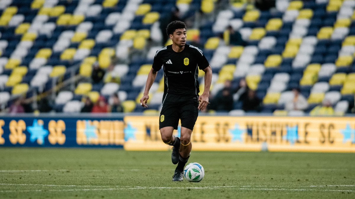 All 3⃣ of our academy graduates sharing the pitch at GEODIS Park for the first time 🥹