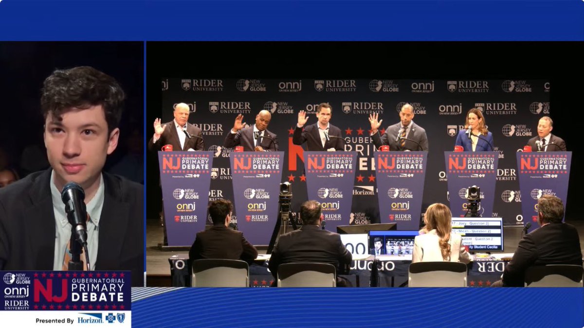 StevenFulop's tweet photo. When asked to raise your hand if you will protect immigrants in NJ from Trump and protect due process. The two members of Congress didn’t raise their hand. Shameful - @MikieSherrill + Josh Gottheimer and this is consistent with their voting records unfortunately. We need fighters https://t.co/SRrSgKxuyM