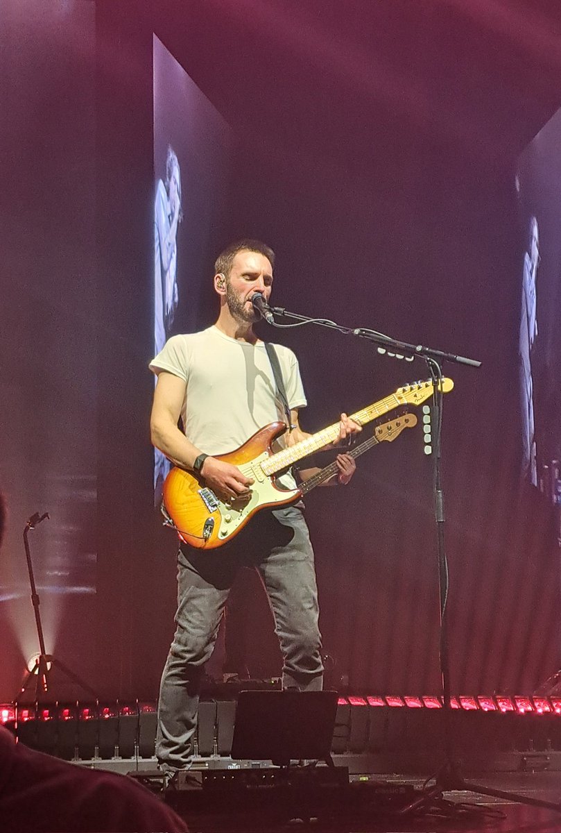 KromerMaya's tweet photo. Thank you for an amazing night! LOVE!!! 💚 #SnowPatrol #frankfurt  #TheForestIsThePath #livemusic https://t.co/Z3hMMHwMkP