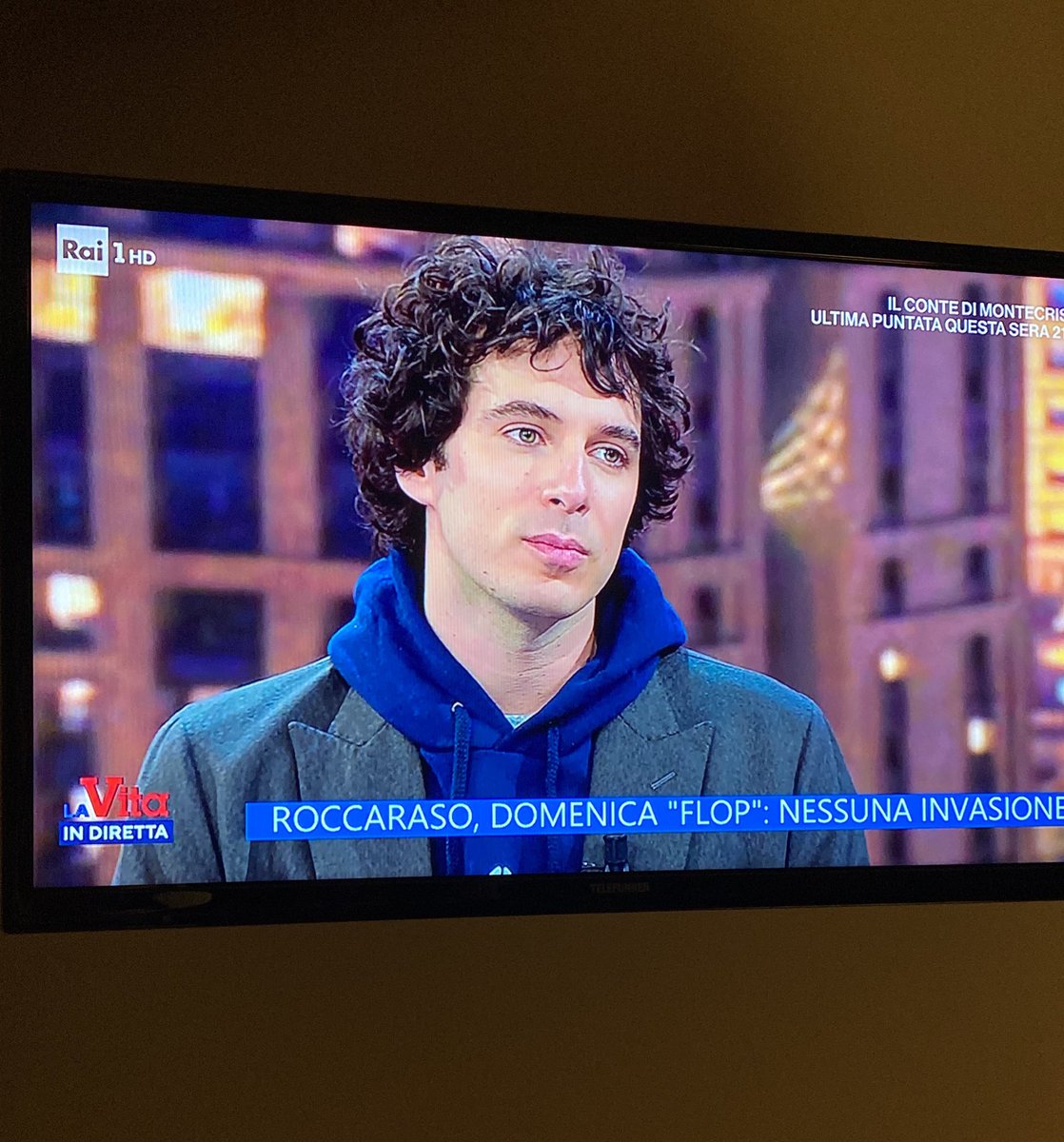 Francy18s's tweet image. Avvistato un meraviglioso @pierspollon a #LaVitaInDiretta ✨🫶
 #Spollondì #Spollonverso #SpollonversoLuniversoPiùMagicoCheCè