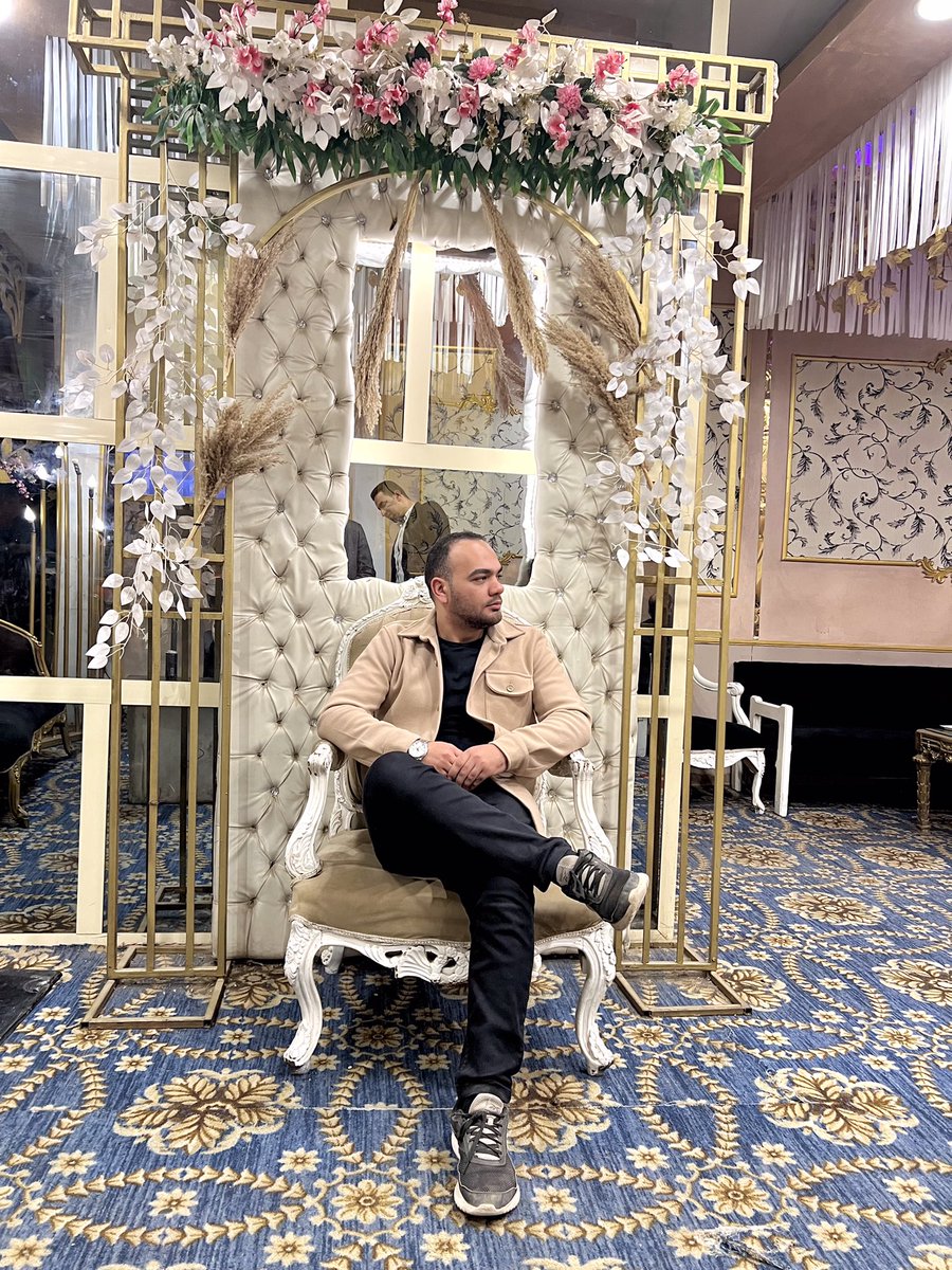 islammo190's tweet photo. like a king on his throne..💛 https://t.co/cTJ87mwG5K